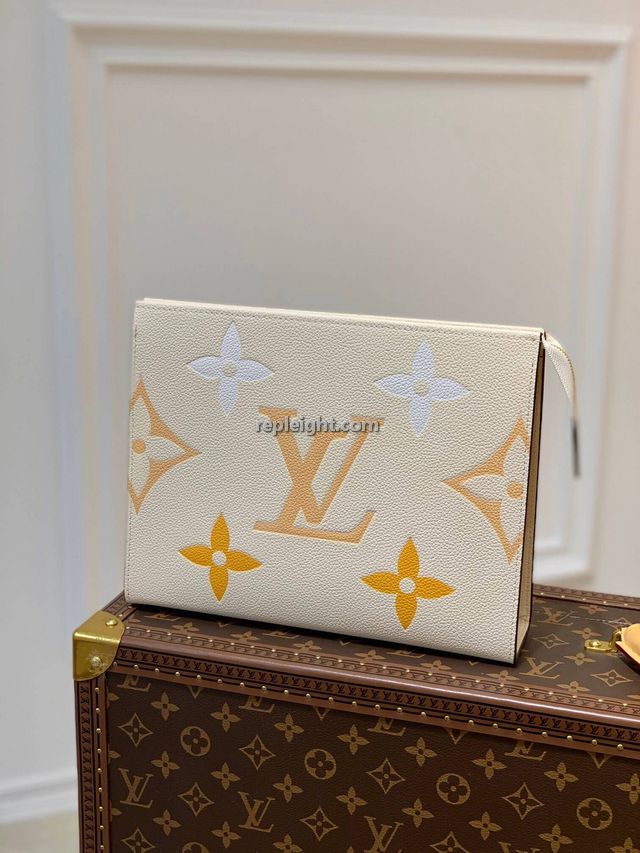 LOUIS VUITTON-M80504 루이비통 크림 모노그램 앙프렝뜨 바이 더 풀 토일레트리 파우치 26