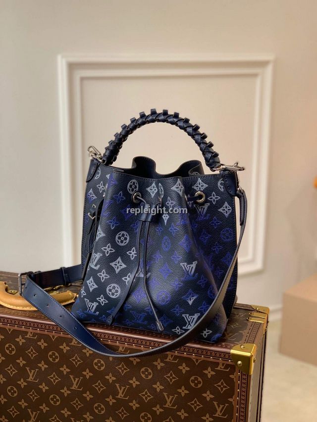 LOUIS VUITTON-M59554 루이비통 네이비 모노그램 마히나 카프스킨 무리아