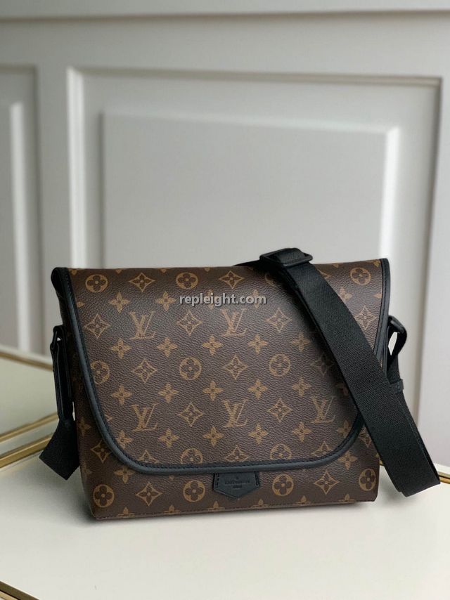 LOUIS VUITTON-M45557 루이비통 모노그램 마카사 마그네틱 메신저