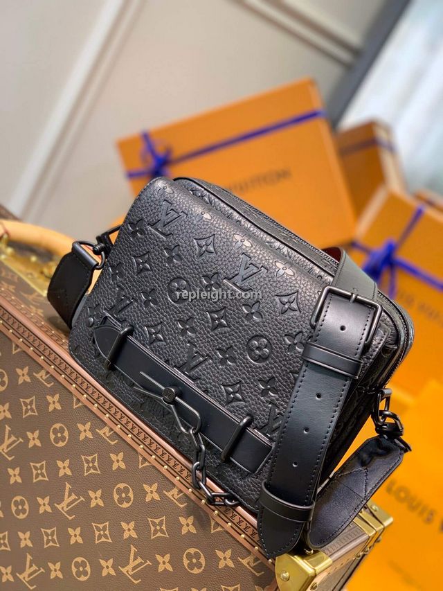 LOUIS VUITTON-M57307 루이비통 블랙 모노그램 토리옹 스티머 메신저