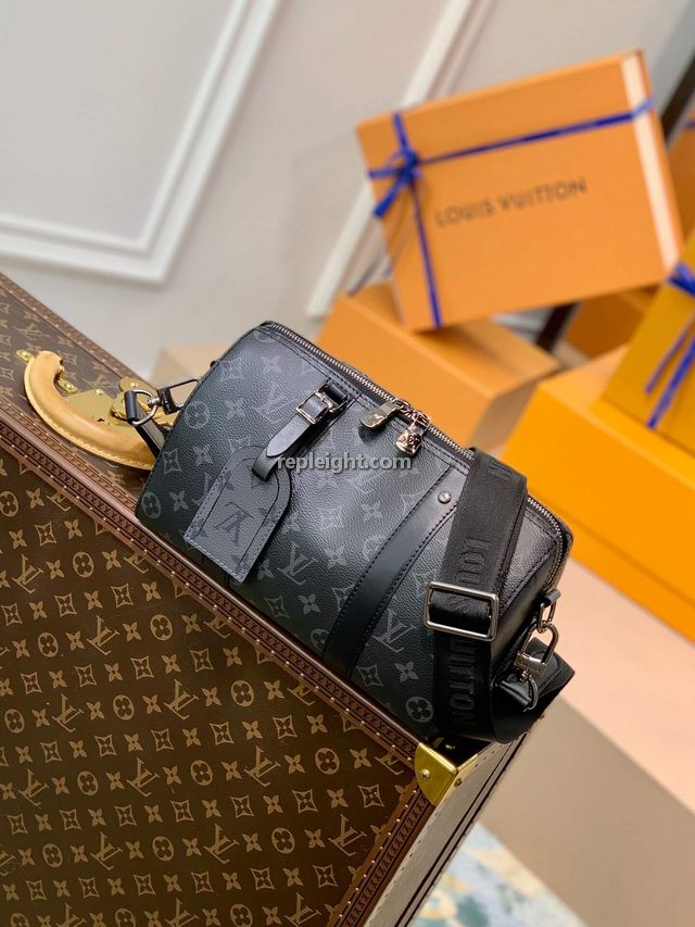 LOUIS VUITTON-M45936 루이비통 모노그램 이클립스 리버스 시티 키폴 xs