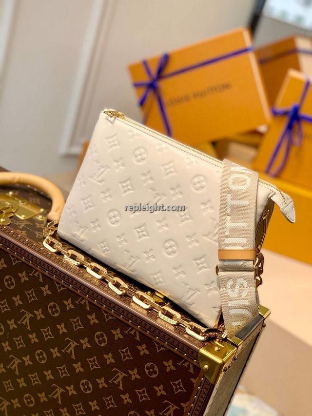 LOUIS VUITTON-M57793 루이비통 크렘 모노그램 송아지 가죽 쿠상 PM