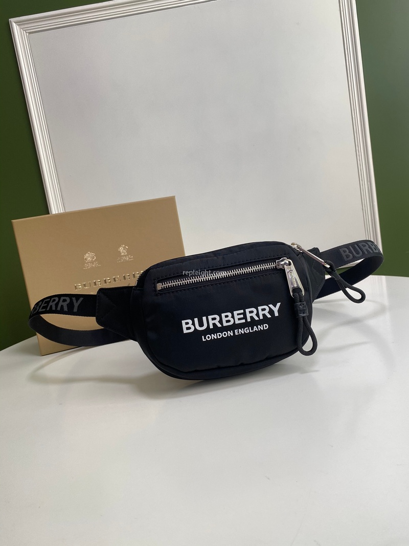 BURBERRY-80145201 버버리 블랙 스몰 로고 프린트 캐논 범백