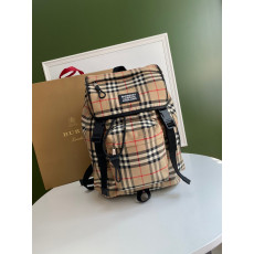 BURBERRY-80177361 버버리 로고 디테일 빈티지 체크 백팩