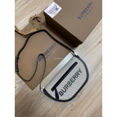 BURBERRY-80397791 버버리 블랙&화이트 코튼 캔버스 레더 스몰 올림피아 백