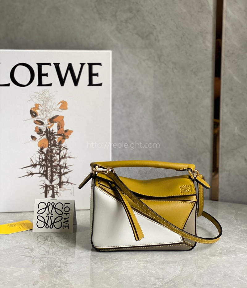 로에베 - LOEWE - 클래식 송아지 가죽 미니 퍼즐 백 A510U95X34