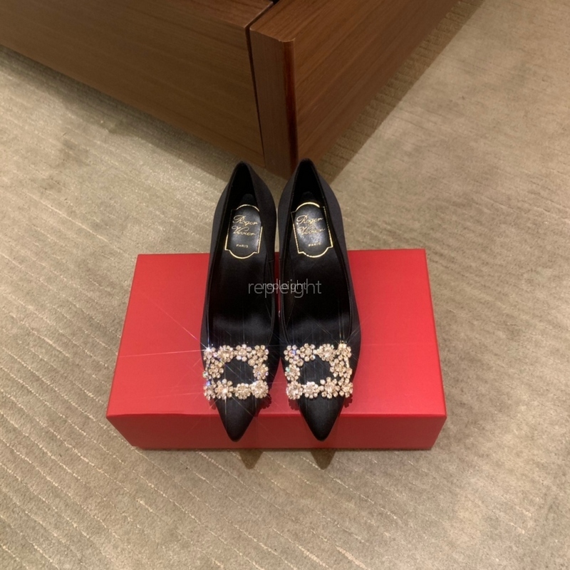 로저 비비에 - Roger Vivier 플라워 스트라스 버클 펌프스  힐 6.5CM (4)