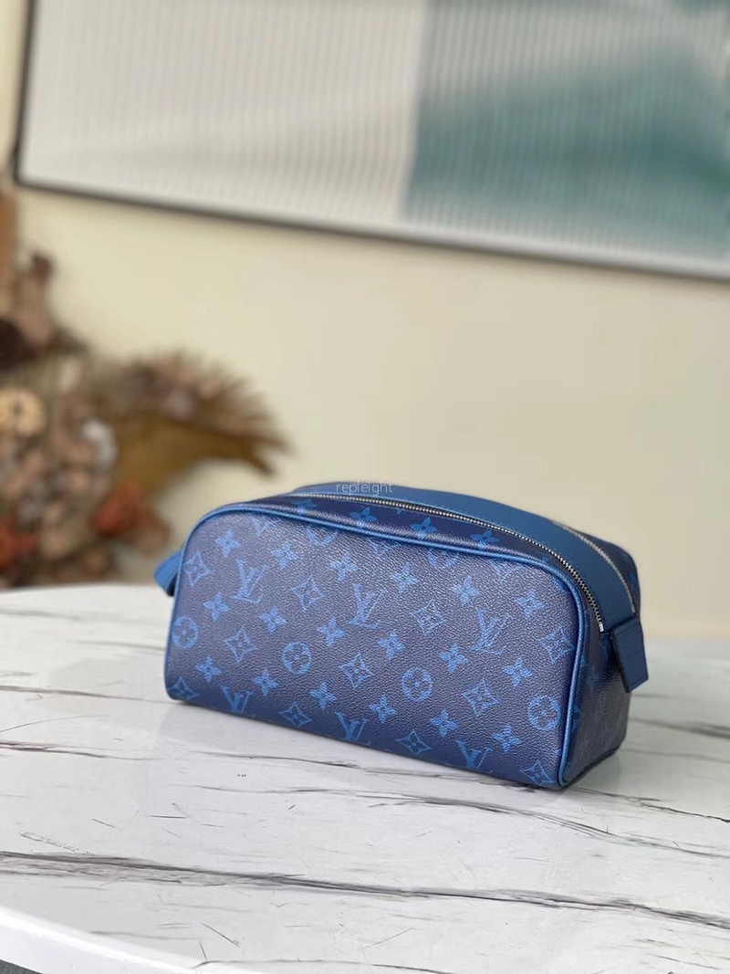 LOUIS VUITTON-M30849 Dopp Kit Toilet Pouch