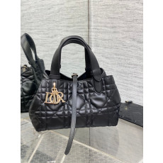 DIOR- 디올 M2822OSHJ_M900 DIOR TOUJOURS 스몰 백