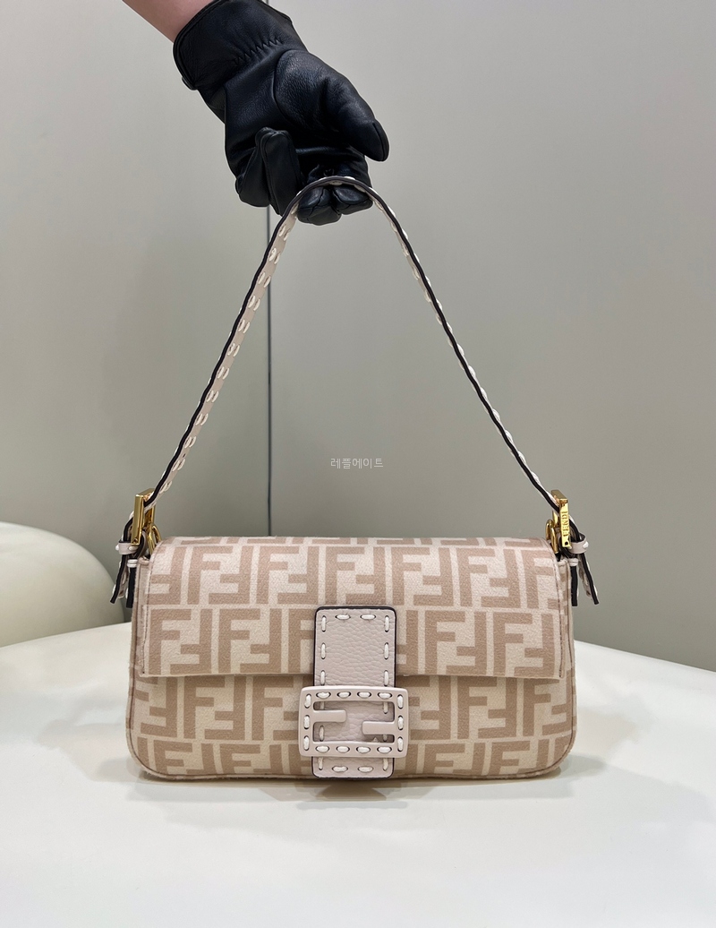 FENDI-펜디 8BR792AH9EF1FEM Baguette 1997 바게트