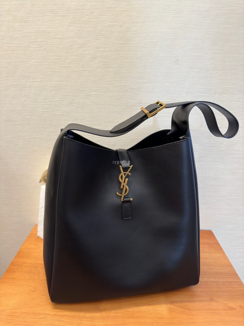 YSL- SAINT LAURENT 753837AAAUQ1000  LE 5 À 7 소프트 라지백