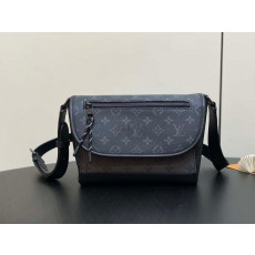 LOUIS VUITTON-루이비통 M12681 펄스 메신저